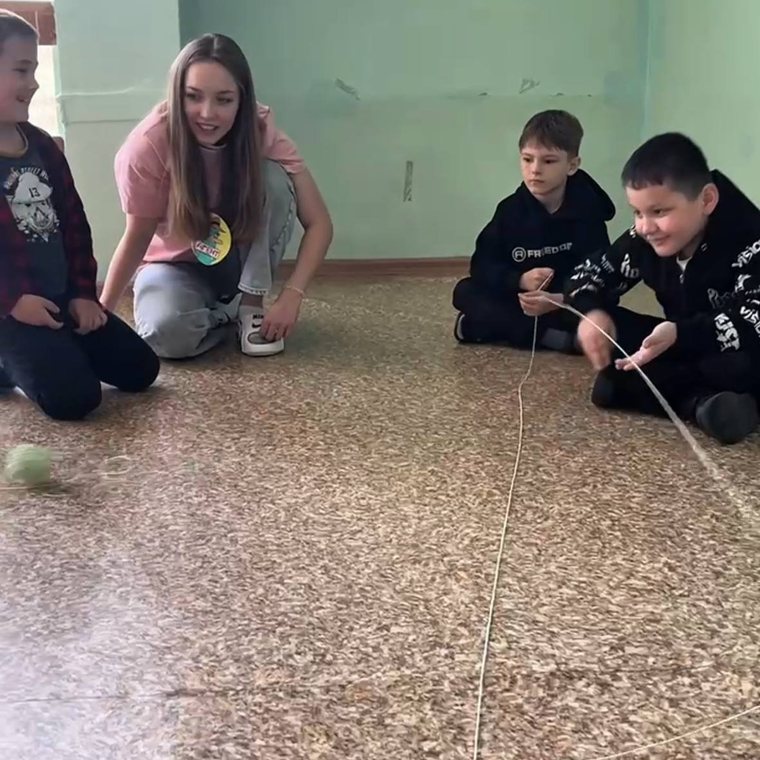 Игры с вожатым в детском клубе